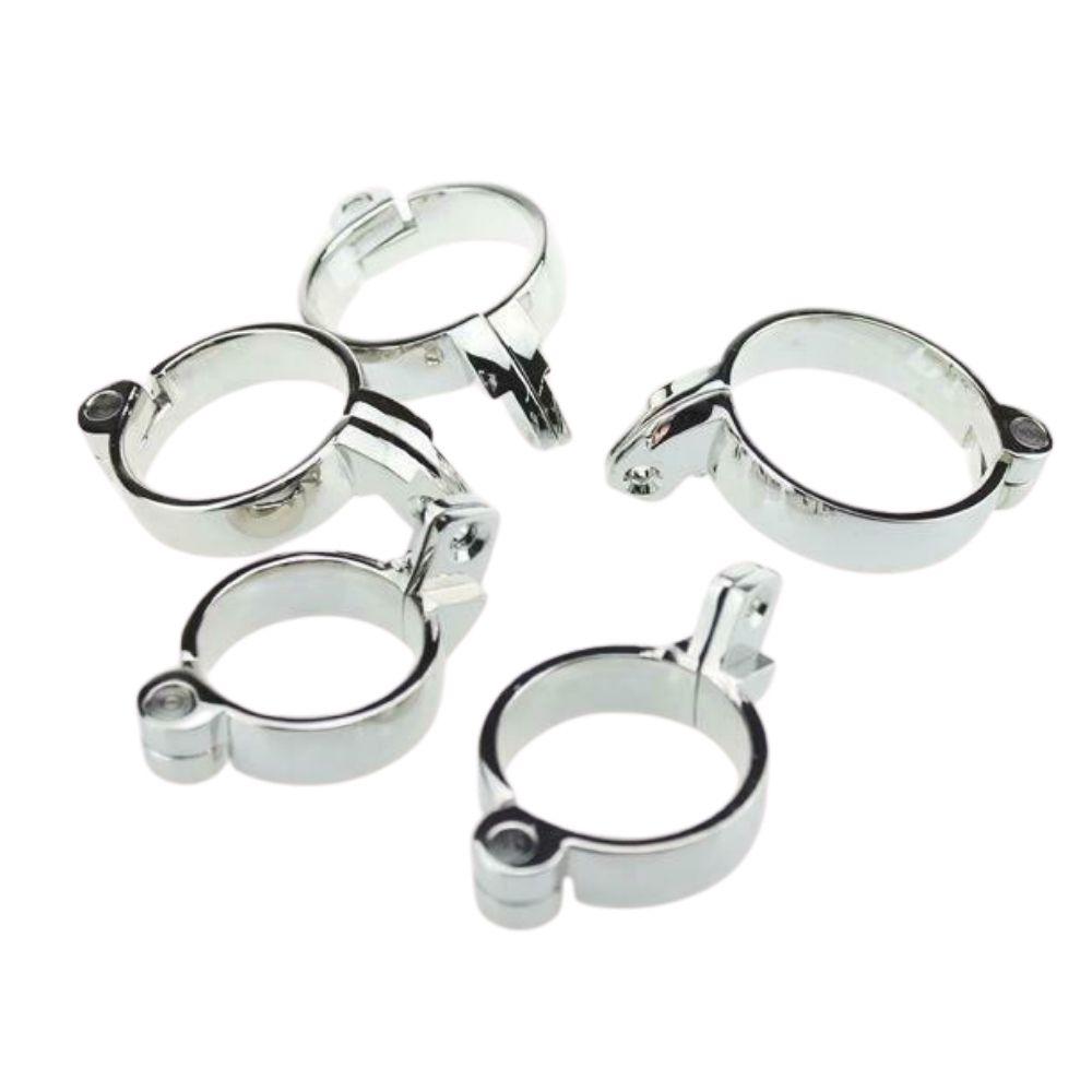 Resembling exquisite jewelry, this metal device seamlessly allows inspection while acting as a secure vice. Its open design facilitates effortless urinating, ensuring optimal hygiene.