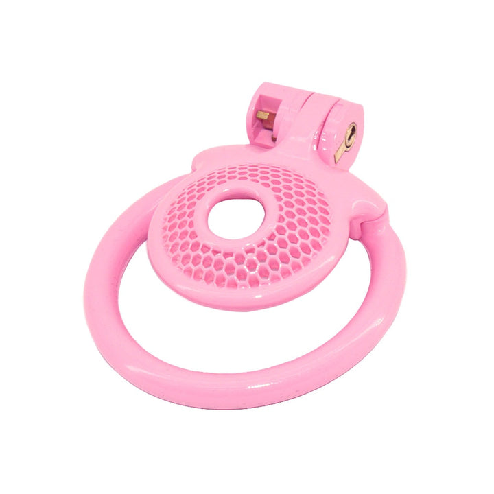 Embrace ultimate discretion with our flat, pink mesh cage. Crafted from stretchy nylon resin, its shaved-down design guides you inward for a snug, comfortable fit. The breathable mesh ensures hygiene, perfect for beginners.